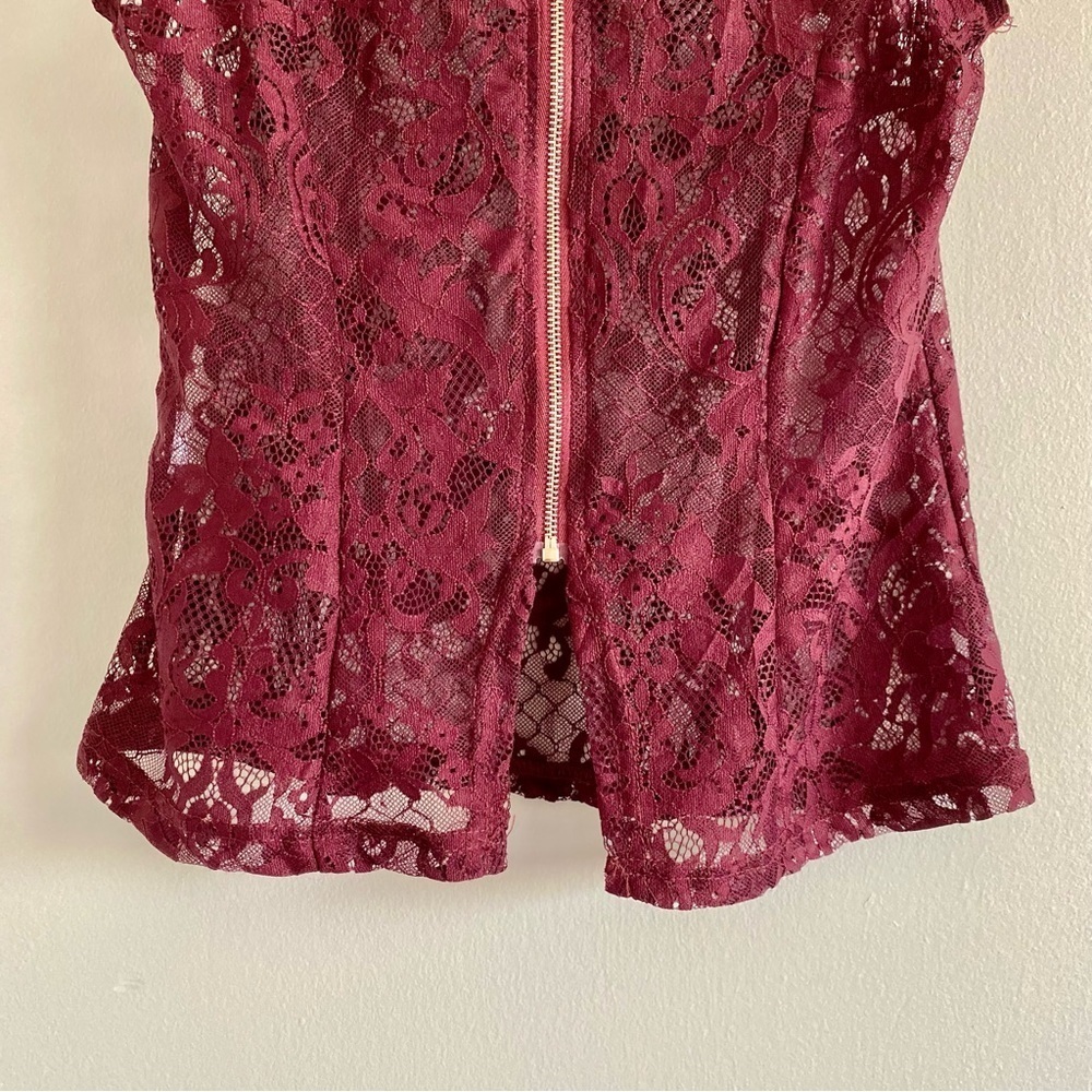 Privy Burgundy Crochet Lace Sleeveless Top Size Medium - Picture 3 of 5